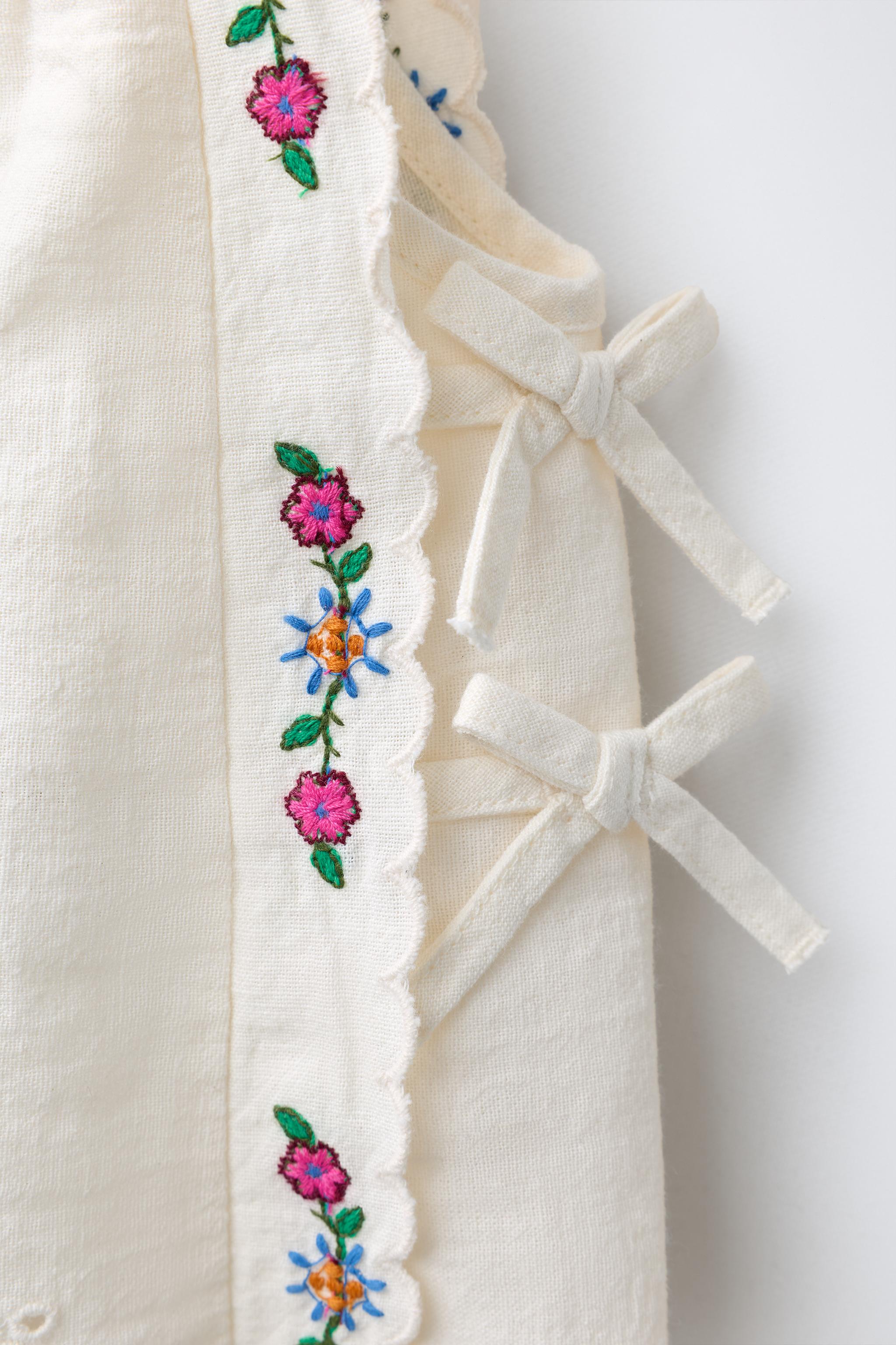 EMBROIDERED COTTON AND LINEN BLEND TOP